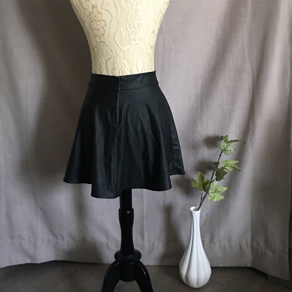 Black faux leather - Picture 2 of 2